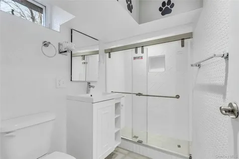 85 Violet Avenue Floral Park NY 11001