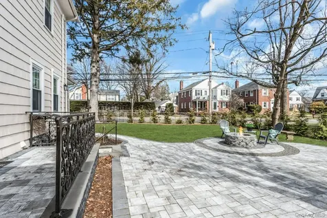 85 Violet Avenue Floral Park NY 11001