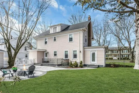 85 Violet Avenue Floral Park NY 11001