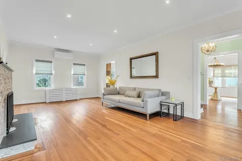 85 Violet Avenue Floral Park NY 11001