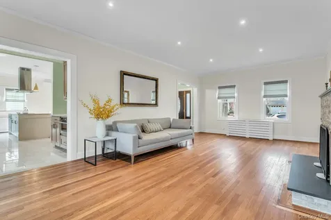 85 Violet Avenue Floral Park NY 11001