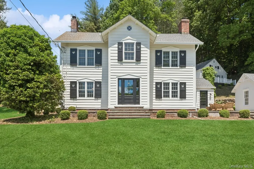 15 Lloyd Harbor Road Lloyd Harbor NY 11743