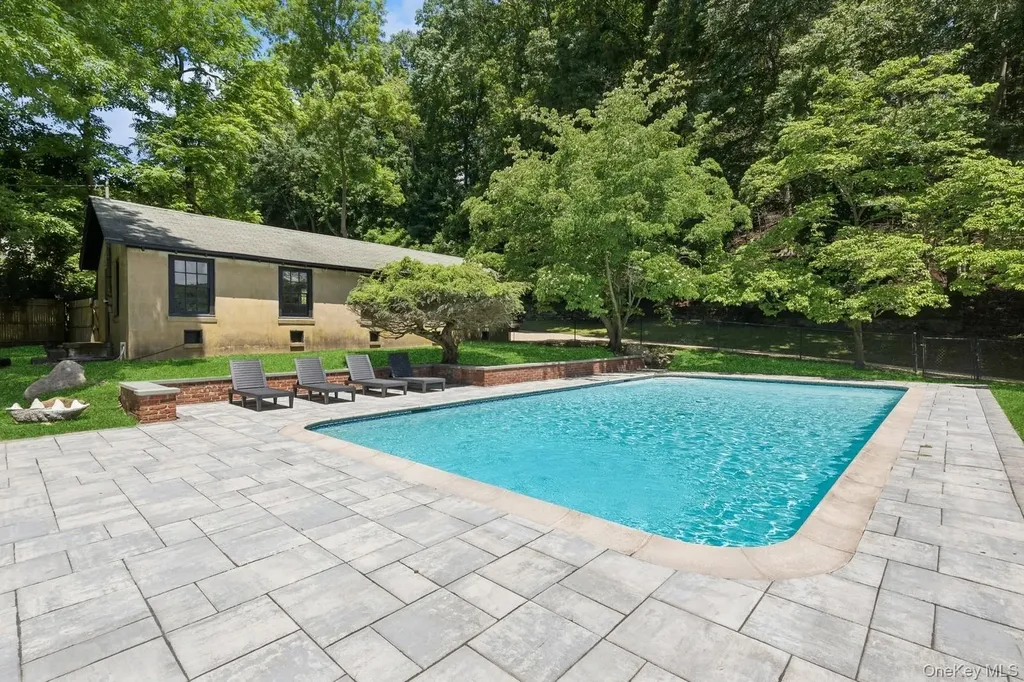 15 Lloyd Harbor Road Lloyd Harbor NY 11743