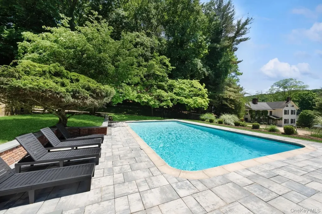 15 Lloyd Harbor Road Lloyd Harbor NY 11743