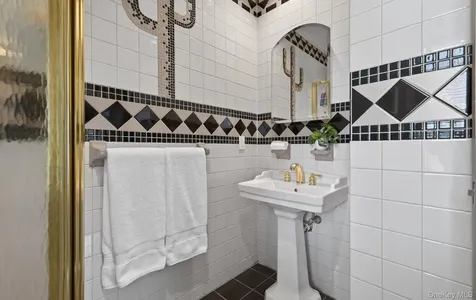 301 Berry Hill Road Oyster Bay Cove NY 11791