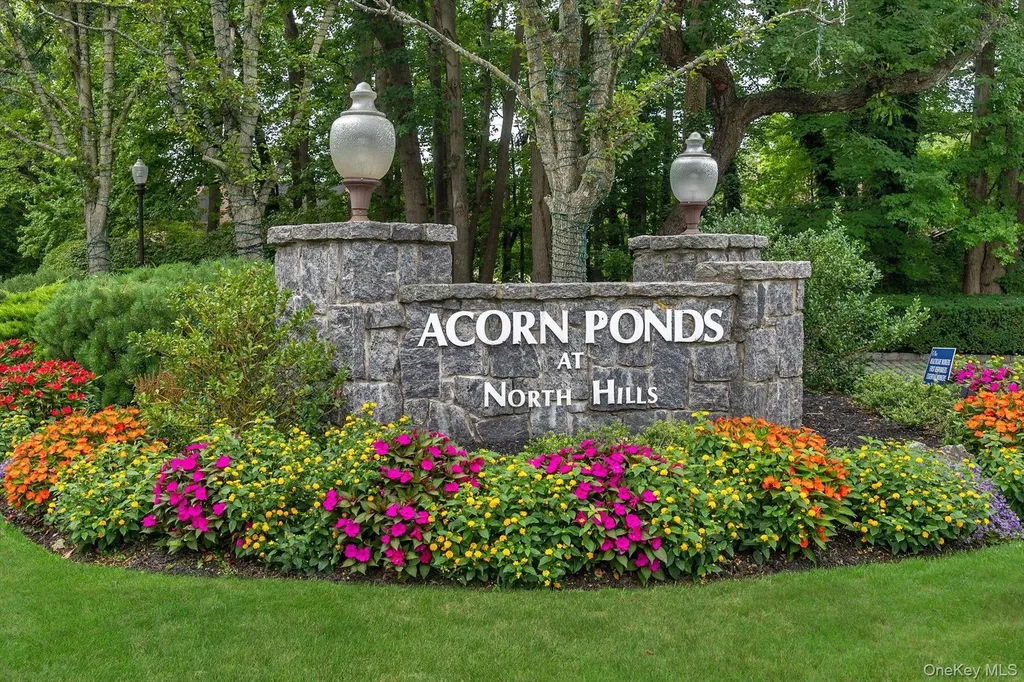 5 Fox Ridge Roslyn NY 11576