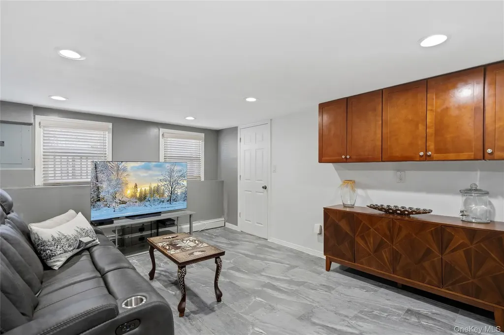 70 Forest Road Valley Stream NY 11581