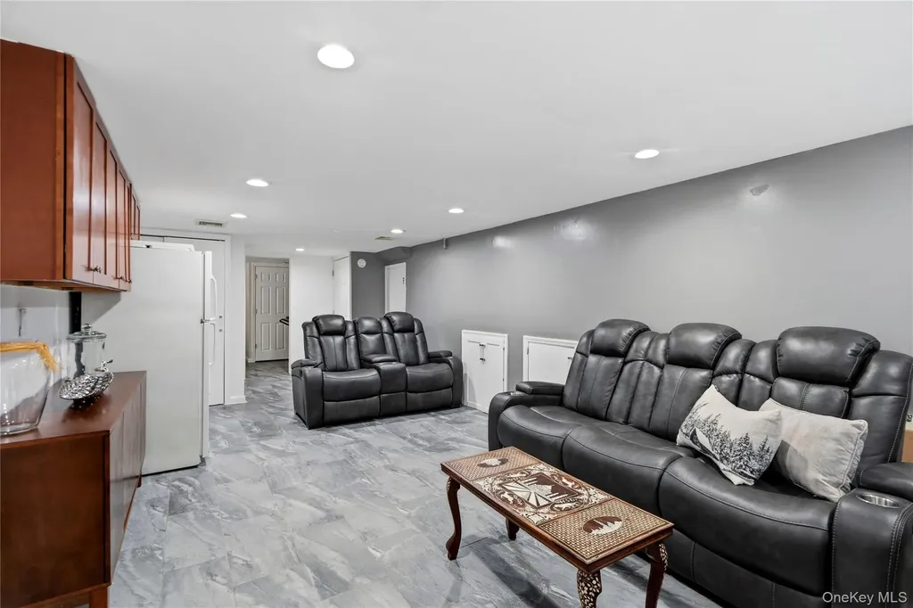 70 Forest Road Valley Stream NY 11581