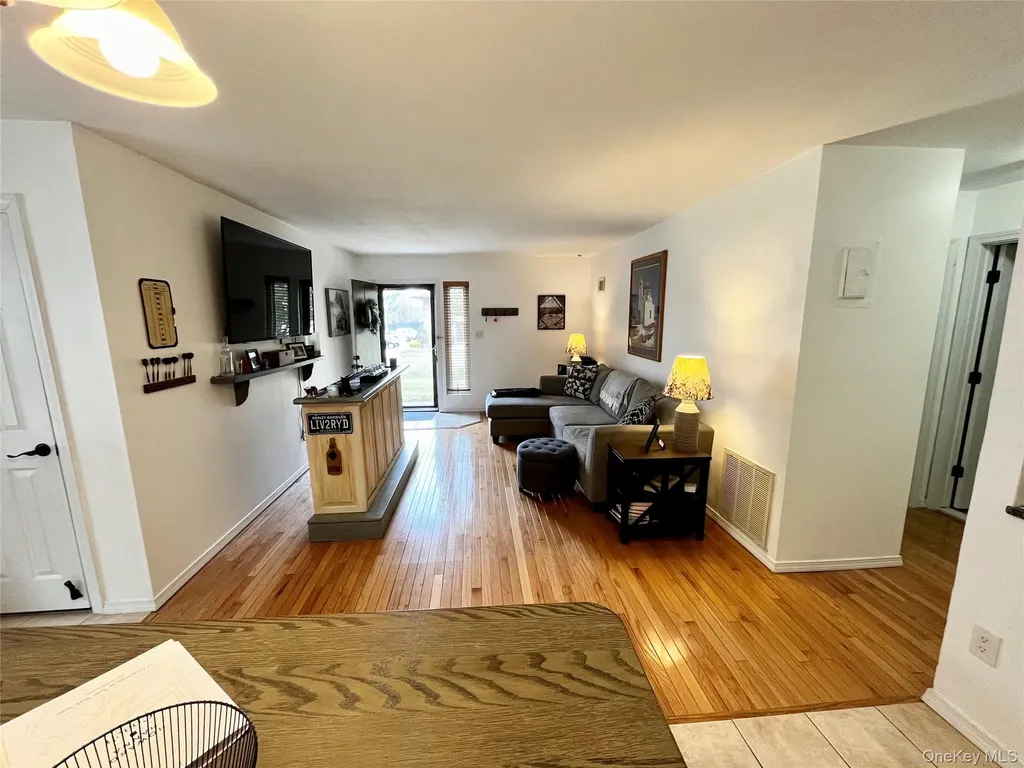 1 Pine Court Selden NY 11784