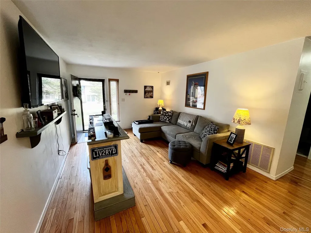 1 Pine Court Selden NY 11784