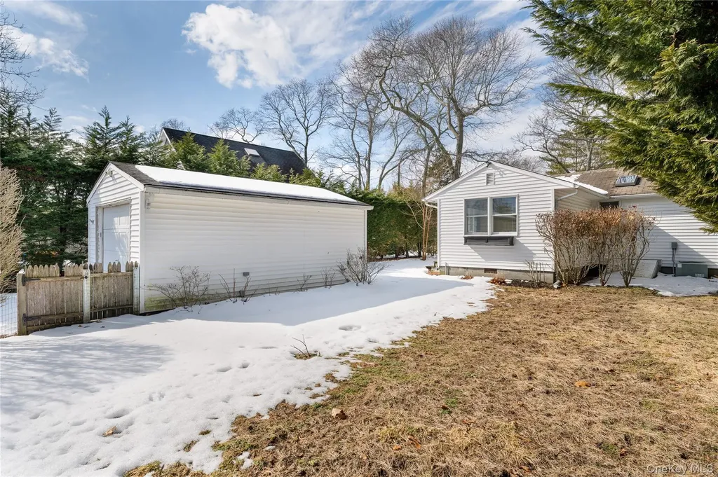 5 Sherman Avenue Hampton Bays NY 11946