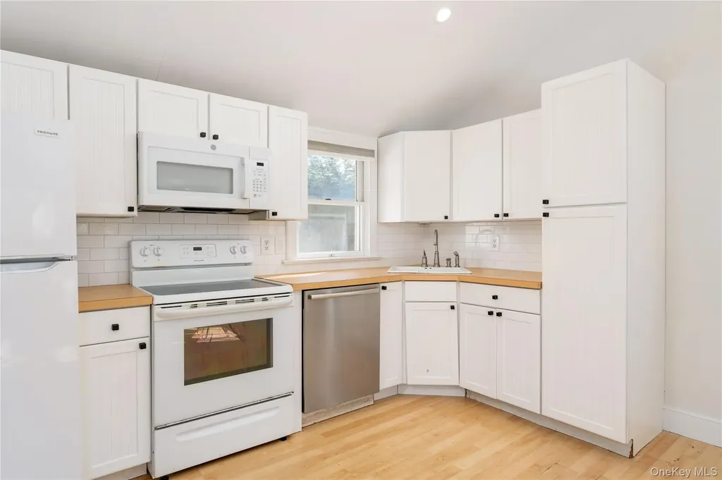 5 Sherman Avenue Hampton Bays NY 11946