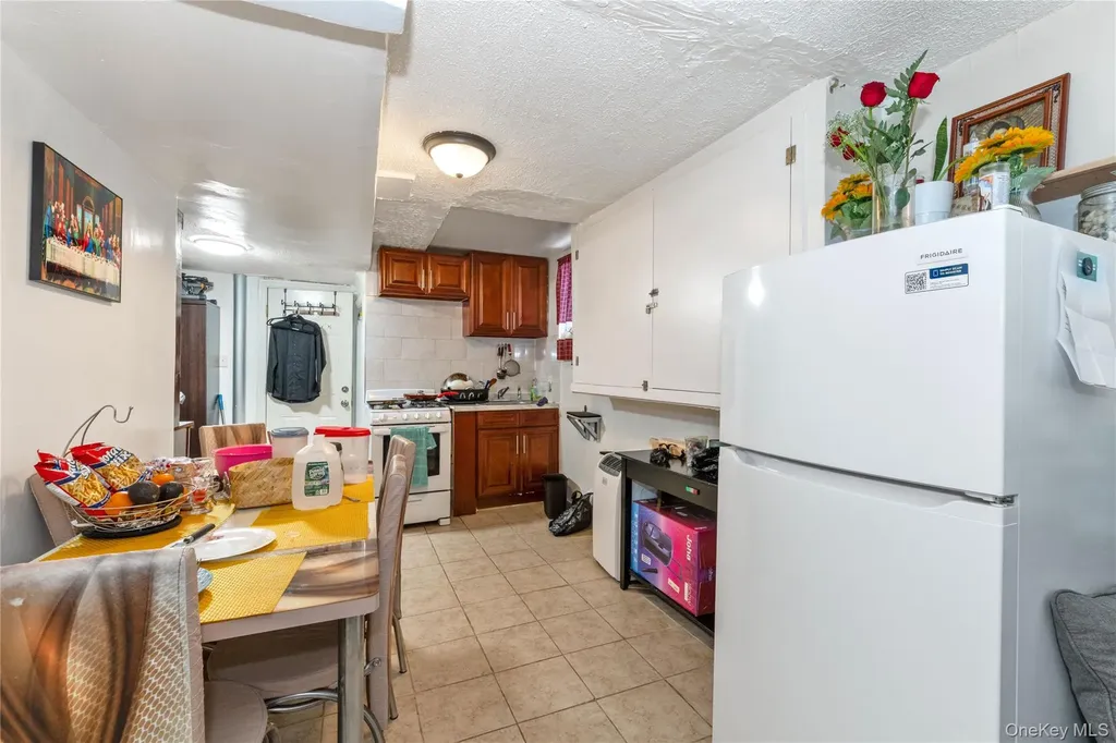 1049 Ward Avenue Bronx NY 10472