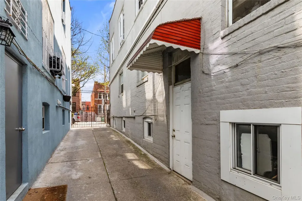 1049 Ward Avenue Bronx NY 10472