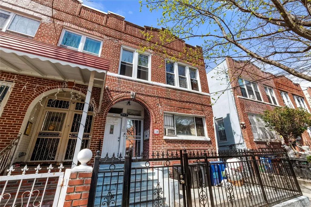 1049 Ward Avenue Bronx NY 10472