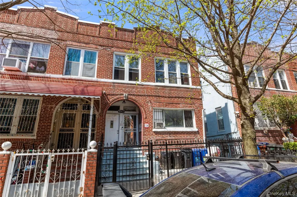 1049 Ward Avenue Bronx NY 10472