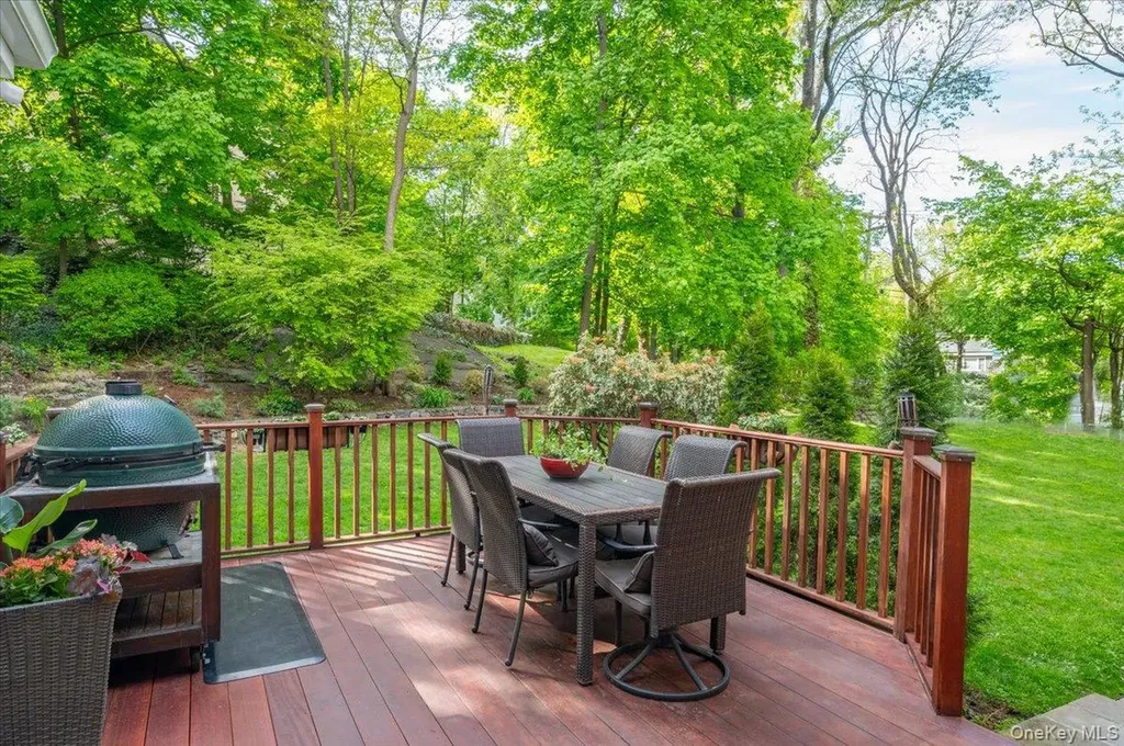 199 Hickory Grove Drive E Larchmont NY 10538