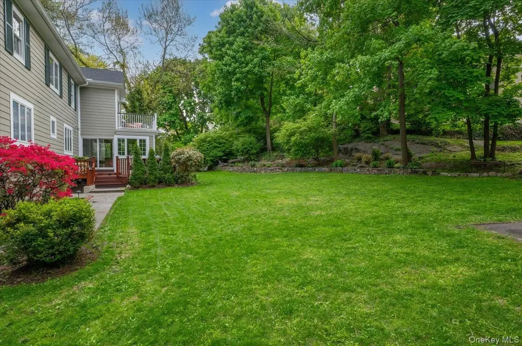 199 Hickory Grove Drive E Larchmont NY 10538