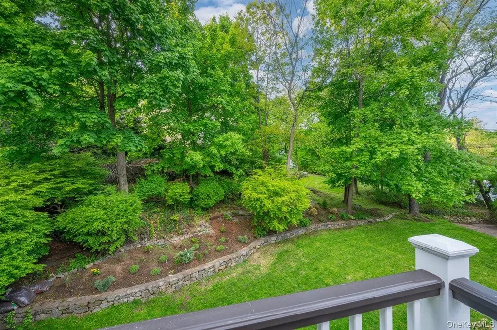 199 Hickory Grove Drive E Larchmont NY 10538