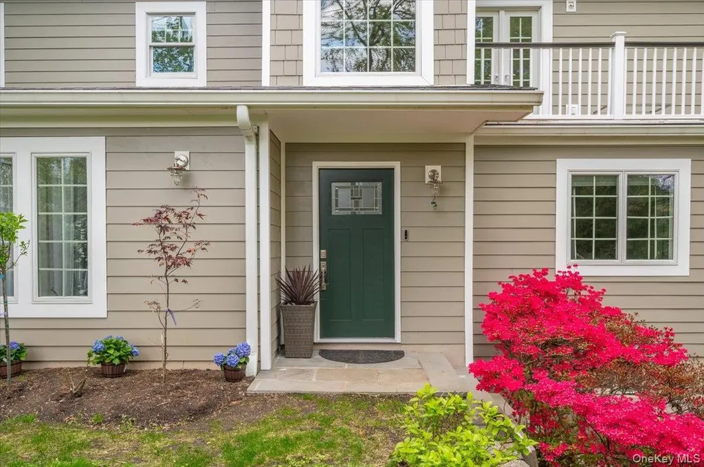 199 Hickory Grove Drive E Larchmont NY 10538