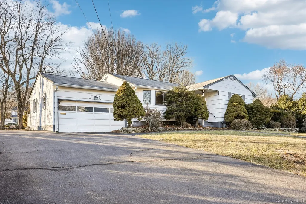 25 Freund Drive Nanuet NY 10954