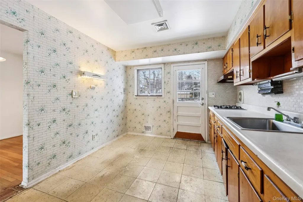 25 Freund Drive Nanuet NY 10954