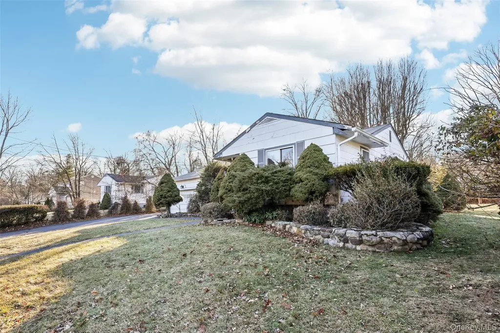 25 Freund Drive Nanuet NY 10954