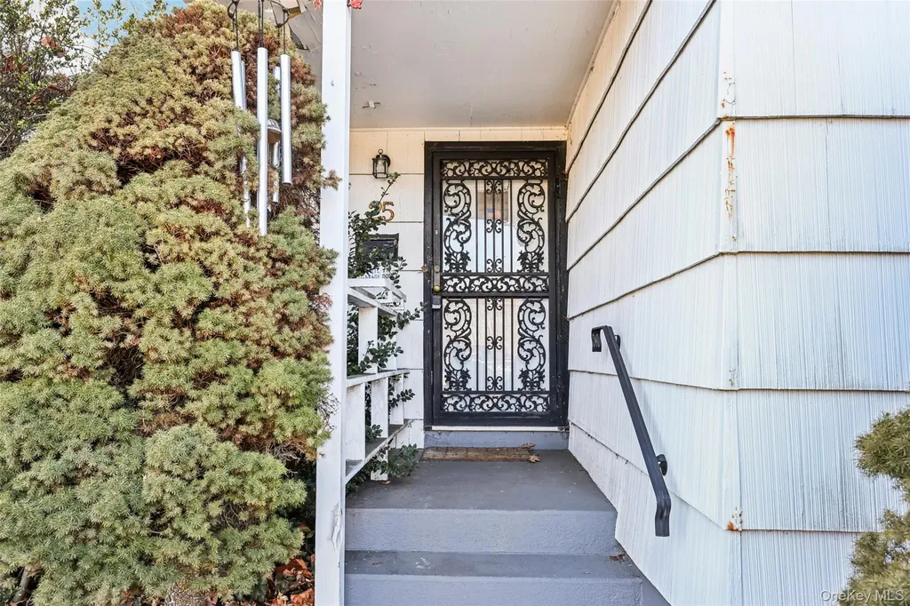25 Freund Drive Nanuet NY 10954
