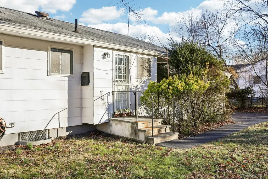 25 Freund Drive Nanuet NY 10954