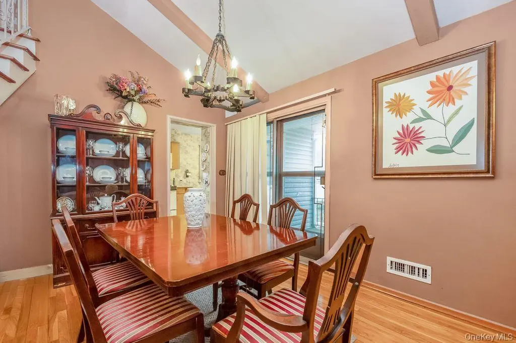15 Elaine Place Plainview NY 11803