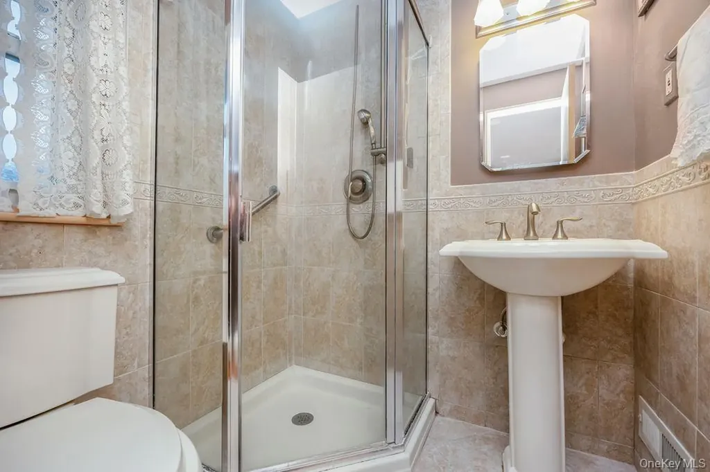 15 Elaine Place Plainview NY 11803