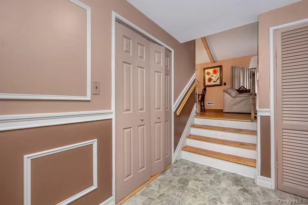 15 Elaine Place Plainview NY 11803