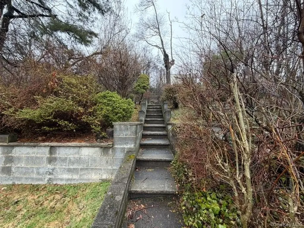 207 Morsemere Avenue Yonkers NY 10703