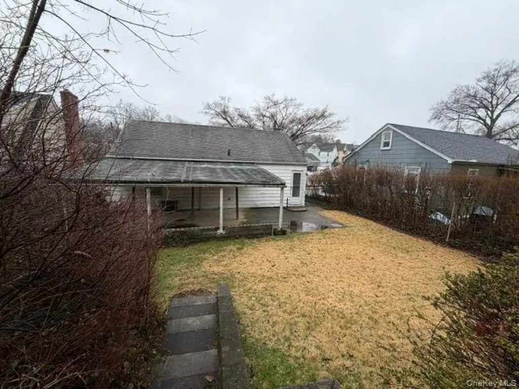 207 Morsemere Avenue Yonkers NY 10703