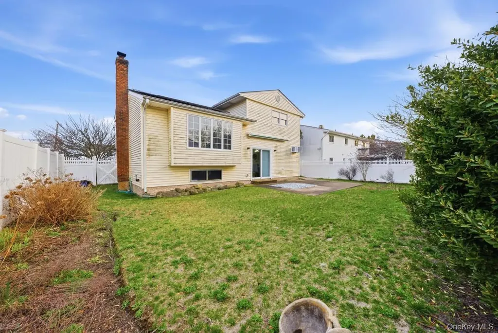 3641 Bertha Drive Baldwin NY 11510