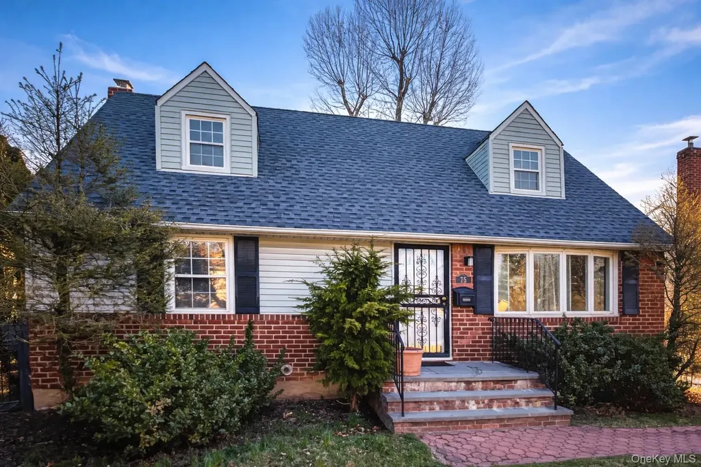 75 Miles Avenue Albertson NY 11507