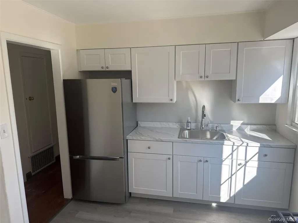 75 Miles Avenue Albertson NY 11507