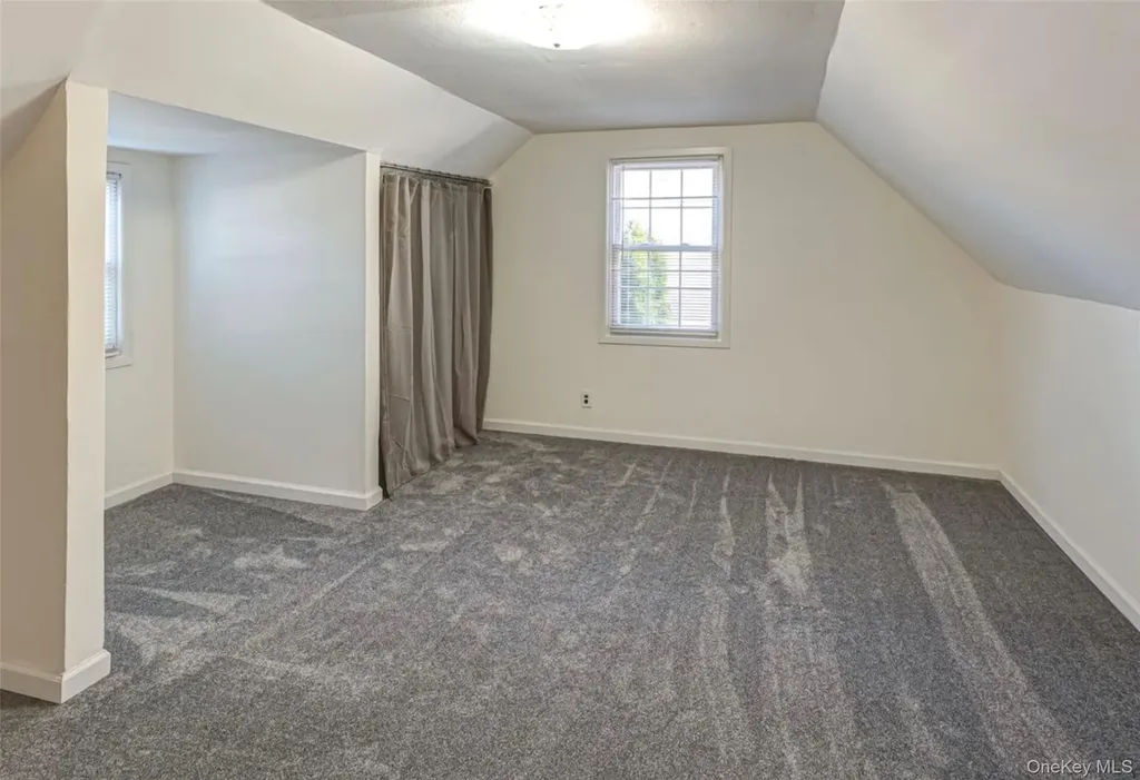75 Miles Avenue Albertson NY 11507