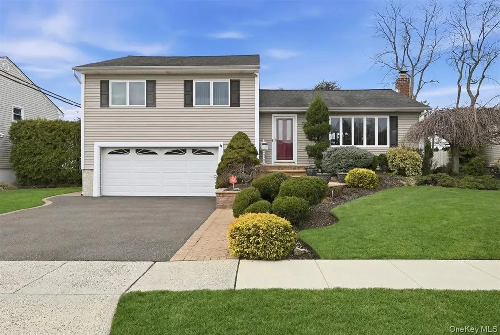 19 Keswick Lane Plainview NY 11803