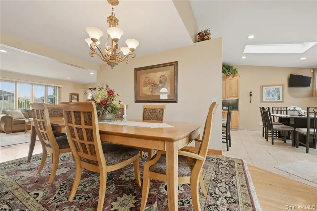 19 Keswick Lane Plainview NY 11803