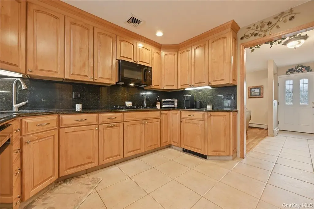 19 Keswick Lane Plainview NY 11803