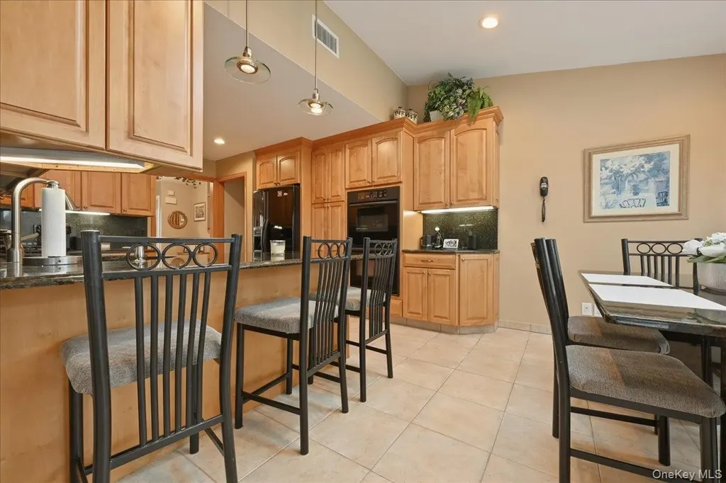 19 Keswick Lane Plainview NY 11803