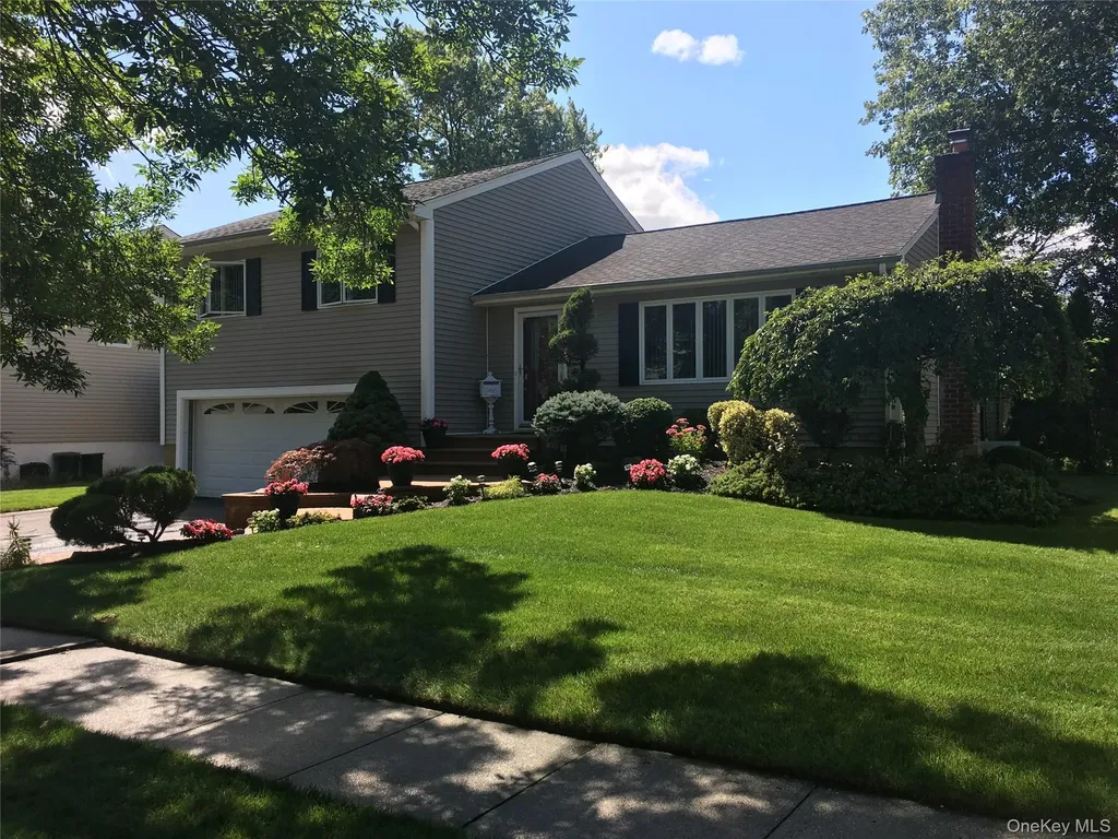 19 Keswick Lane Plainview NY 11803