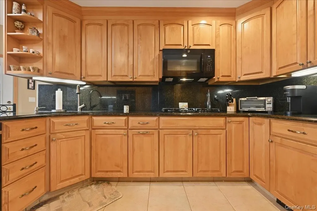 19 Keswick Lane Plainview NY 11803