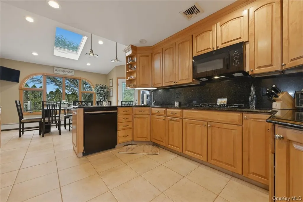 19 Keswick Lane Plainview NY 11803