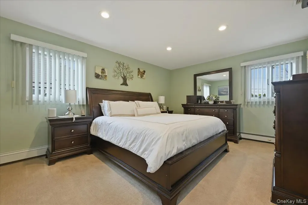 19 Keswick Lane Plainview NY 11803