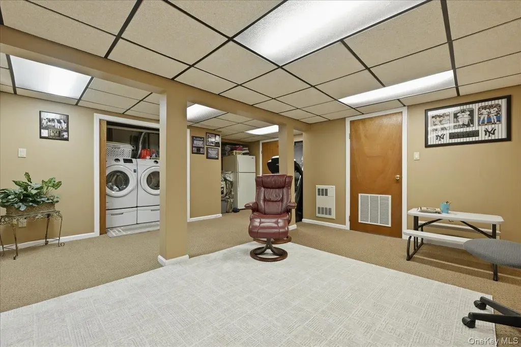 19 Keswick Lane Plainview NY 11803