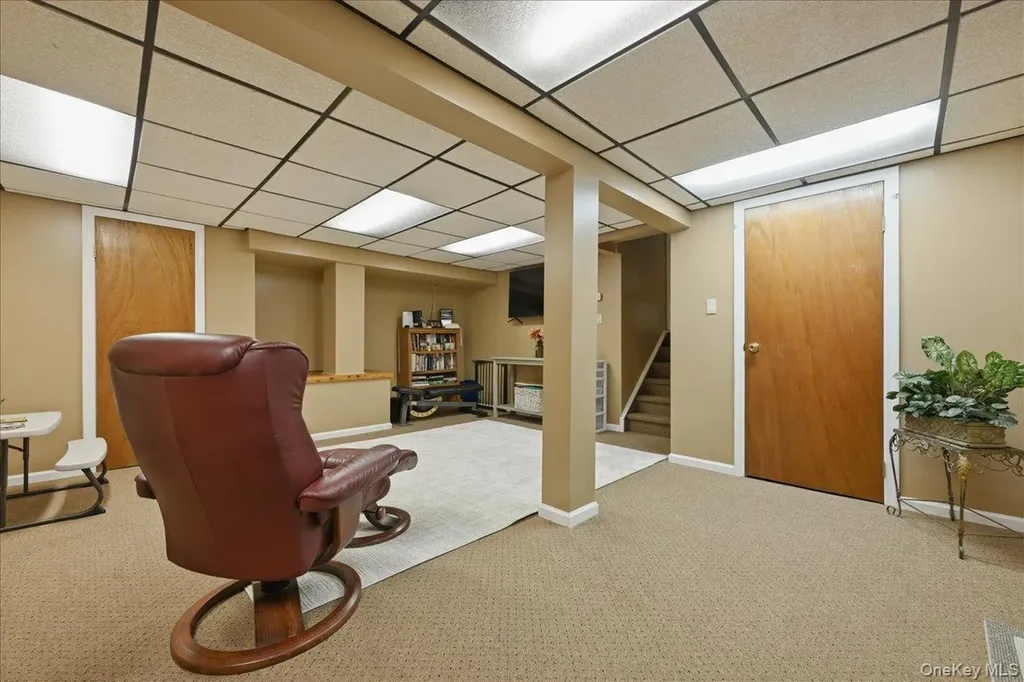 19 Keswick Lane Plainview NY 11803
