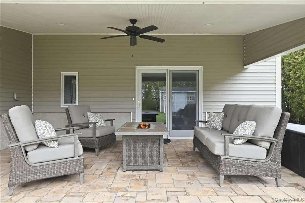 19 Keswick Lane Plainview NY 11803