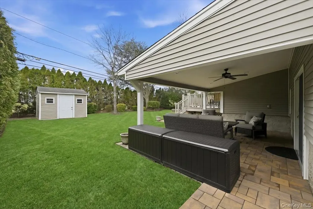 19 Keswick Lane Plainview NY 11803